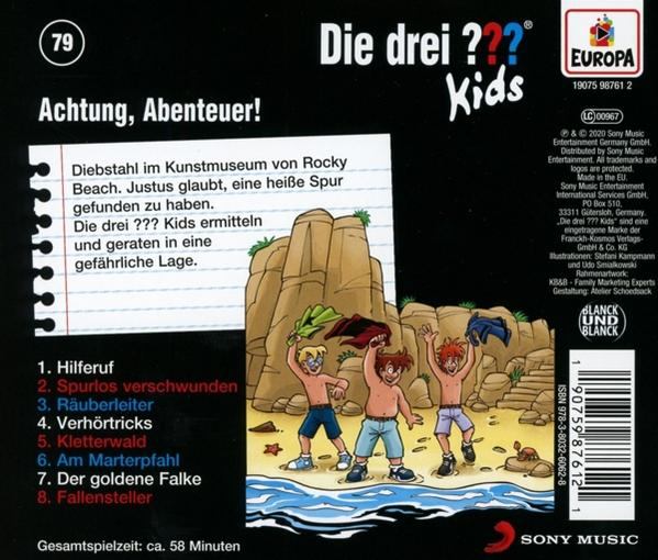 Rückseite eines deutschen Kinderbuches. Drei Jungen sind am Strand.