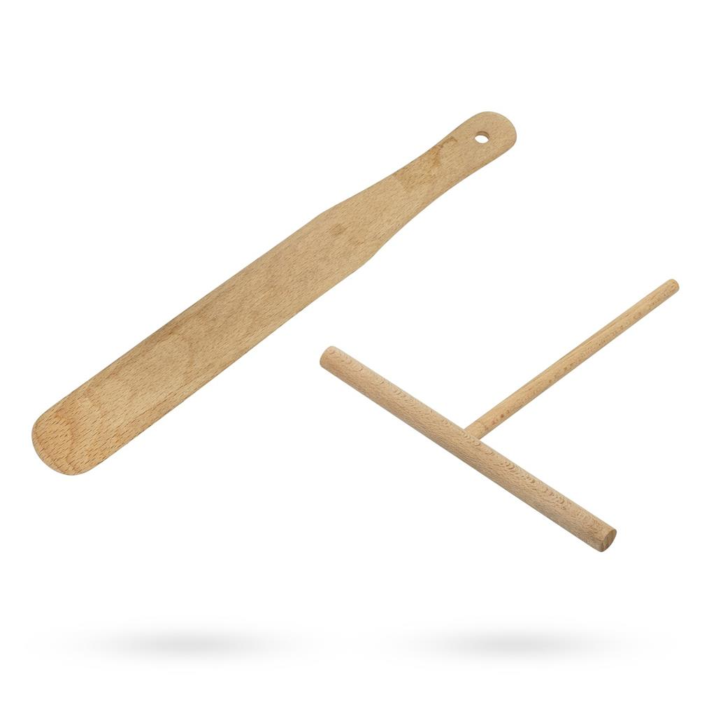 Zwei Kochutensilien aus Holz. Eines ist ein langer Spatel und das andere ein T-förmiger Pfannkuchenverteiler.