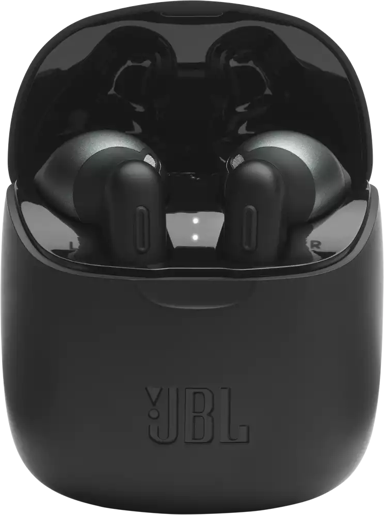 Fekete JBL fülhallgatók a töltőtokjukban, nyitott fedéllel, fekete háttéren.