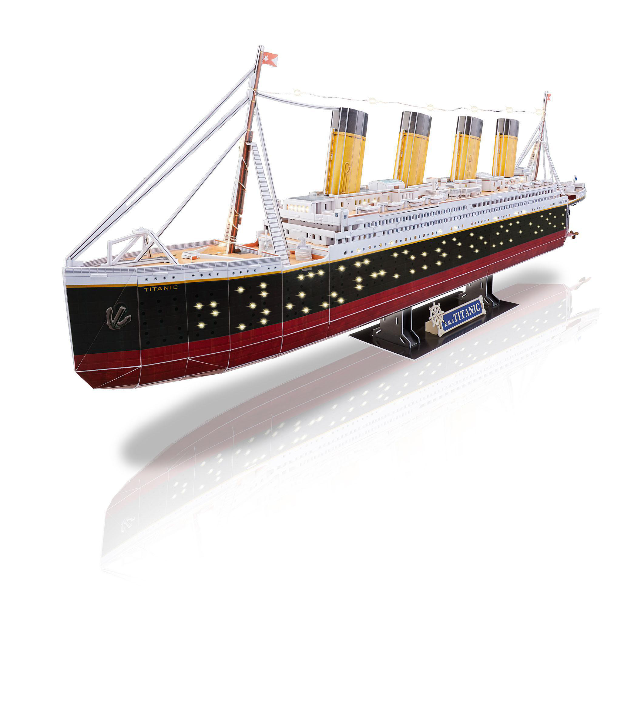 Ein weißes Modell des Schiffes Titanic, mit detailliertem Design, auf einer weißen Oberfläche mit einem Schatten dargestellt.
