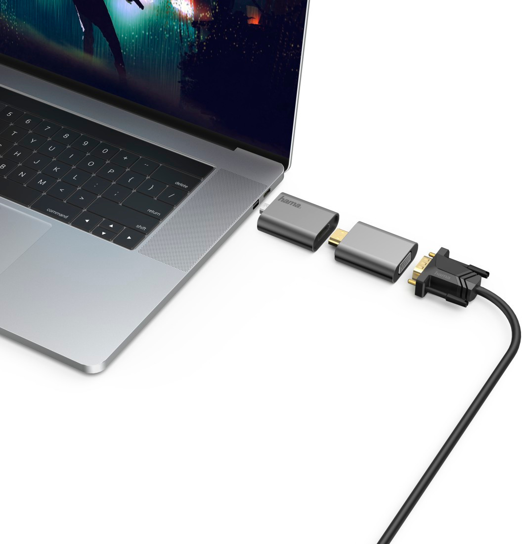 Laptop met HDMI-adapter aangesloten. Adapter is grijs en verbonden met een VGA-kabel.