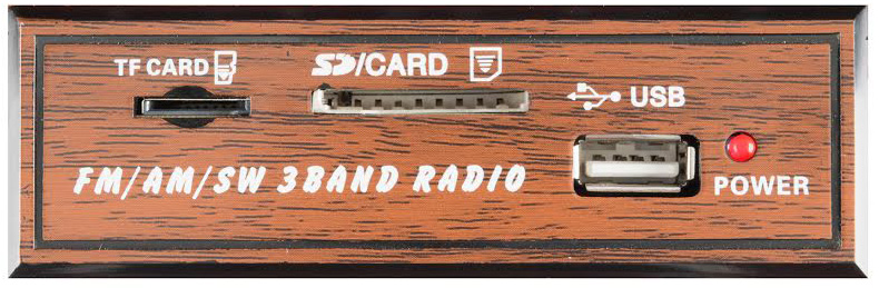 Rádió előlapja TF kártyával, SD kártyával, USB porttal és bekapcsológombbal. Fa textúra.