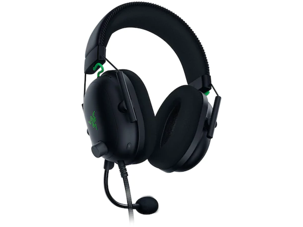 Auriculares gaming negros con micrófono, sobre fondo blanco. Logotipo de Razer visible.