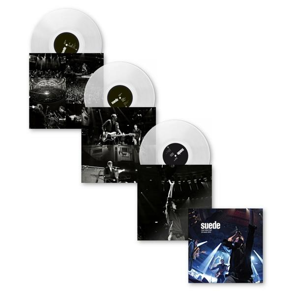 Disques vinyles empilés avec des pochettes d'album, avec une performance scénique.