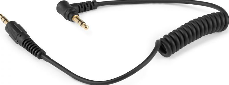 Câble audio noir avec prise jack 3,5 mm et une section enroulée.