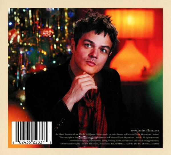 Album borító. Egy férfi egy karácsonyfa előtt. Vonalkód és szöveg látható.