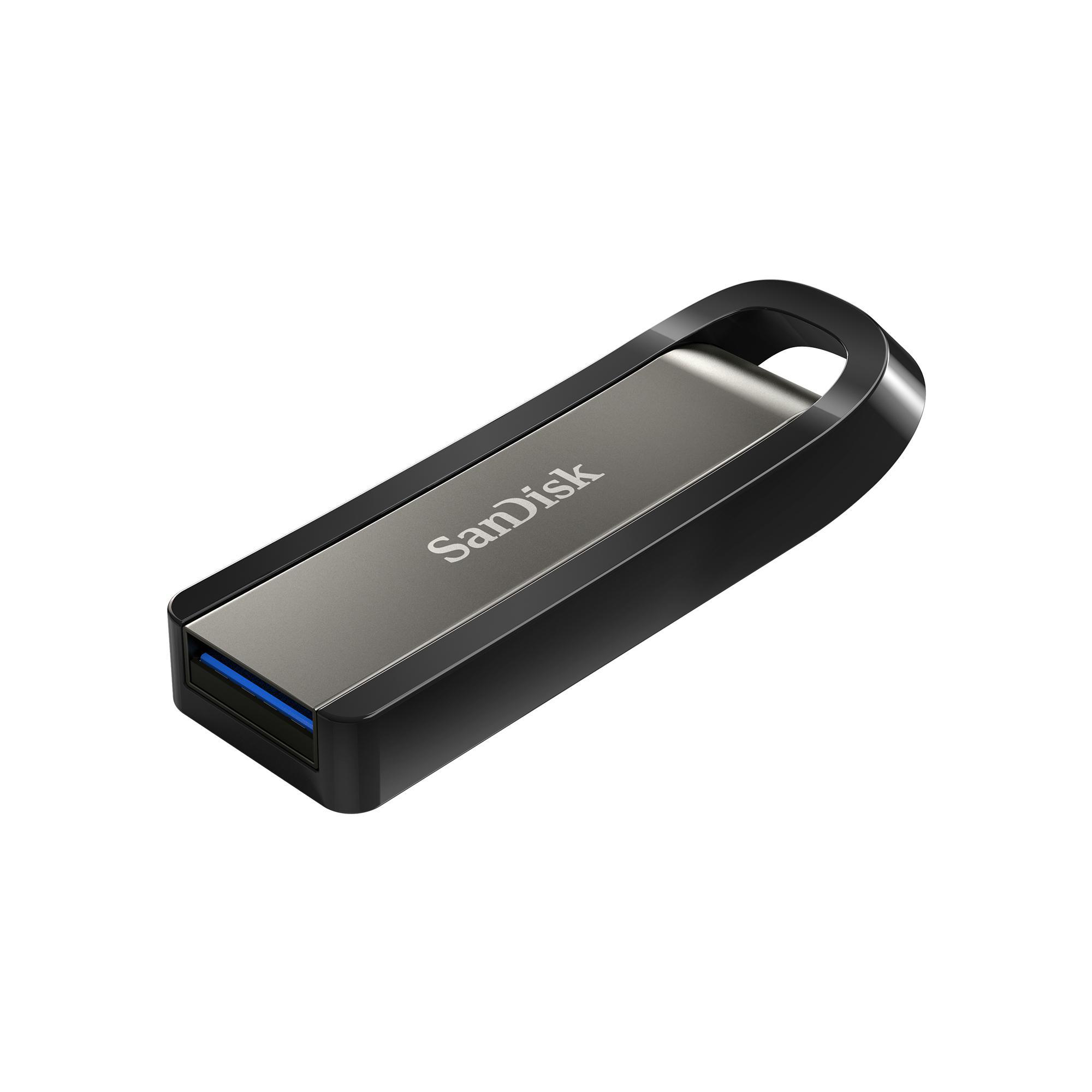 Schwarzer und silberner SanDisk USB-Stick. Der Markenname 'SanDisk' steht auf der Vorderseite.
