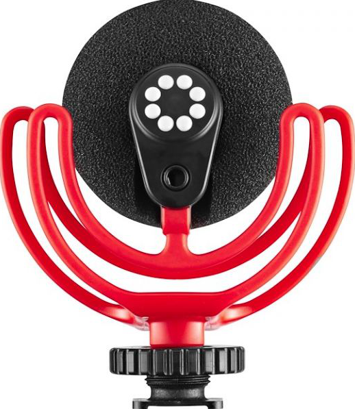 Microphone rouge avec une suspension antichoc noire et une bonnette en mousse.