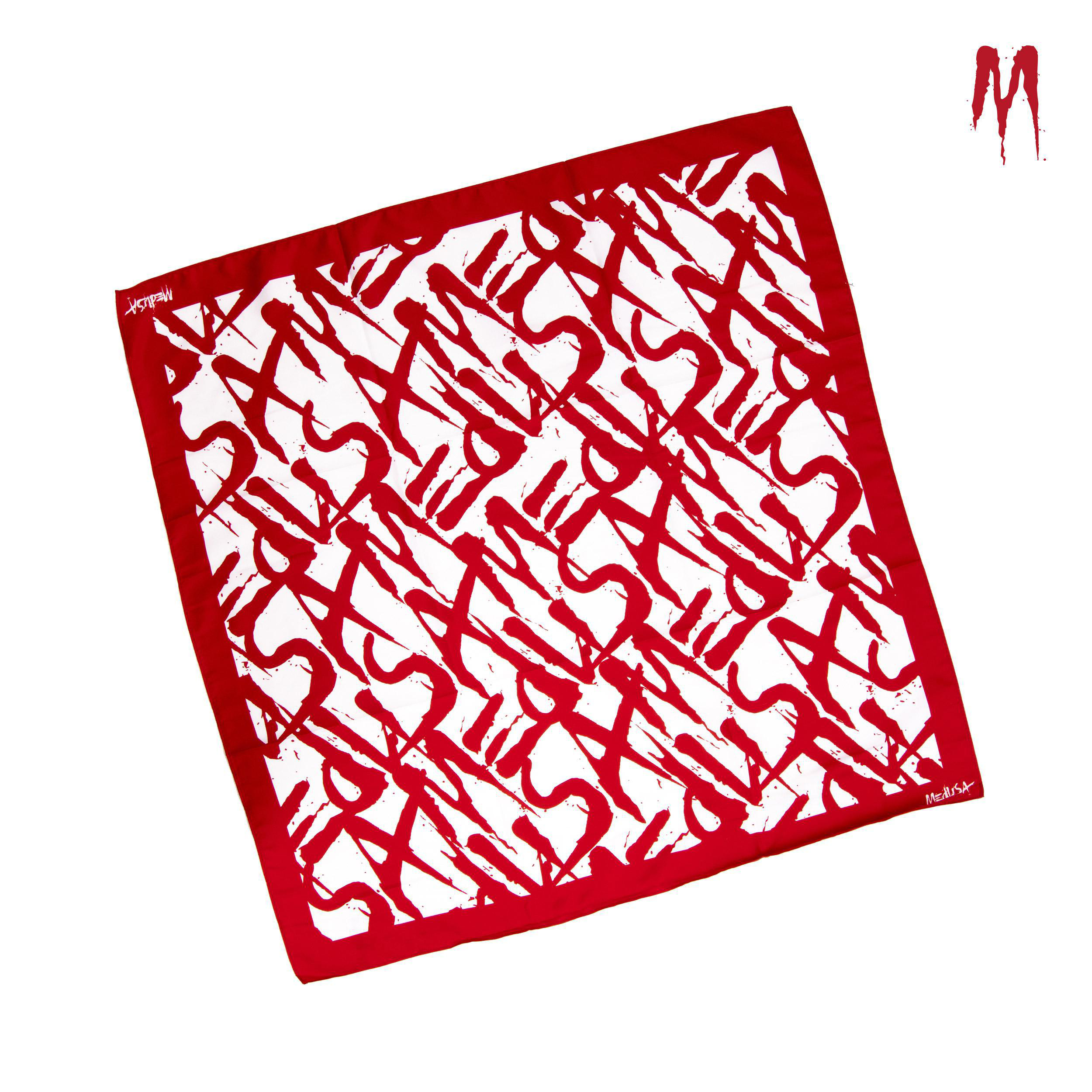 Ein roter und weißer Schal mit einem sich wiederholenden Muster aus roten Pinselstrichen und dem Buchstaben "S".