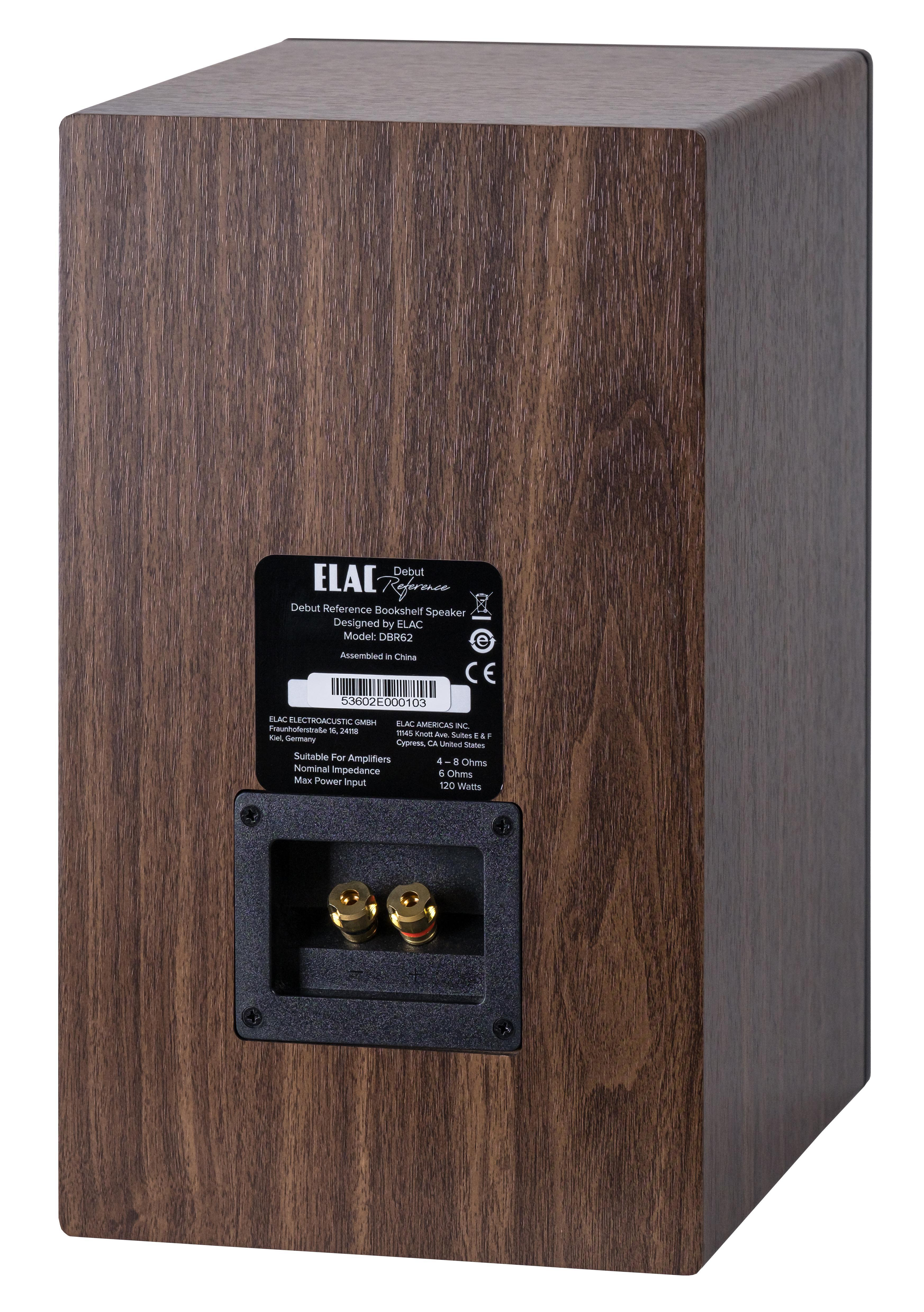 Rückseite eines braunen Holzspeakers mit Etikett und Anschlüssen. Auf dem Etikett steht ELAC Debut Reference.