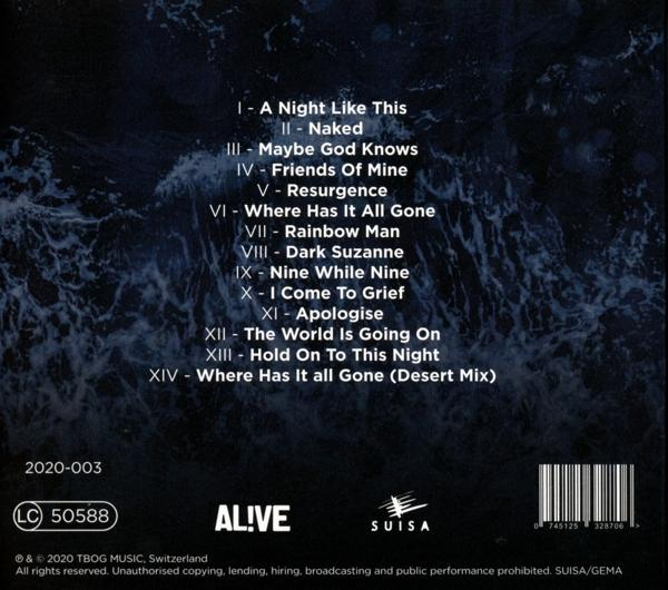 Die Rückseite einer CD-Hülle mit einer Liste von Titeln. Der Hintergrund ist ein Wasserbild.