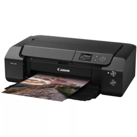 Schwarzer Canon-Drucker, der ein Foto druckt. Das Papier kommt heraus. Weißer Hintergrund.