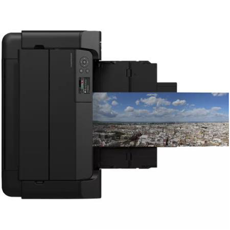 Ein schwarzer Drucker, der ein Panorama-Stadtbild druckt.