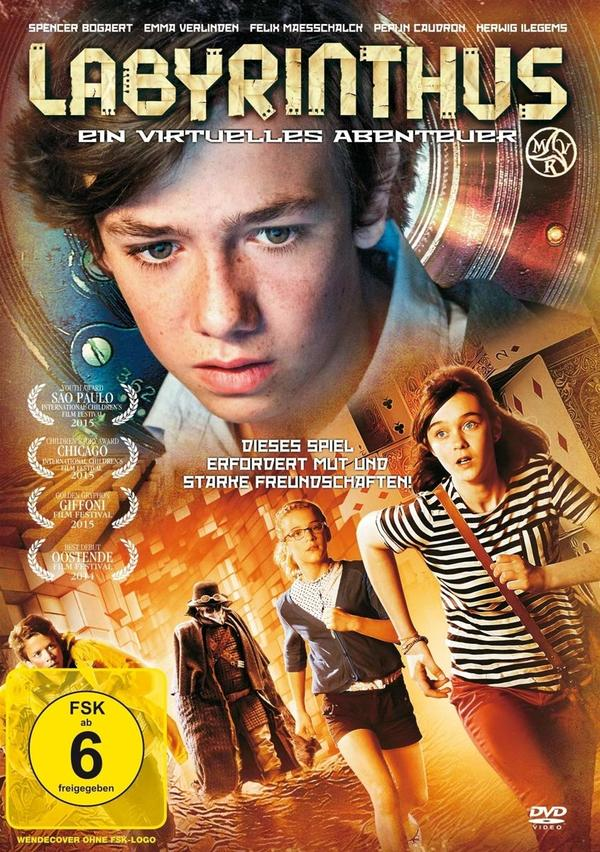 Filmposter: Ein junger Mann sieht besorgt aus. Andere Kinder laufen. Der Titel lautet 'Labyrinthus'.