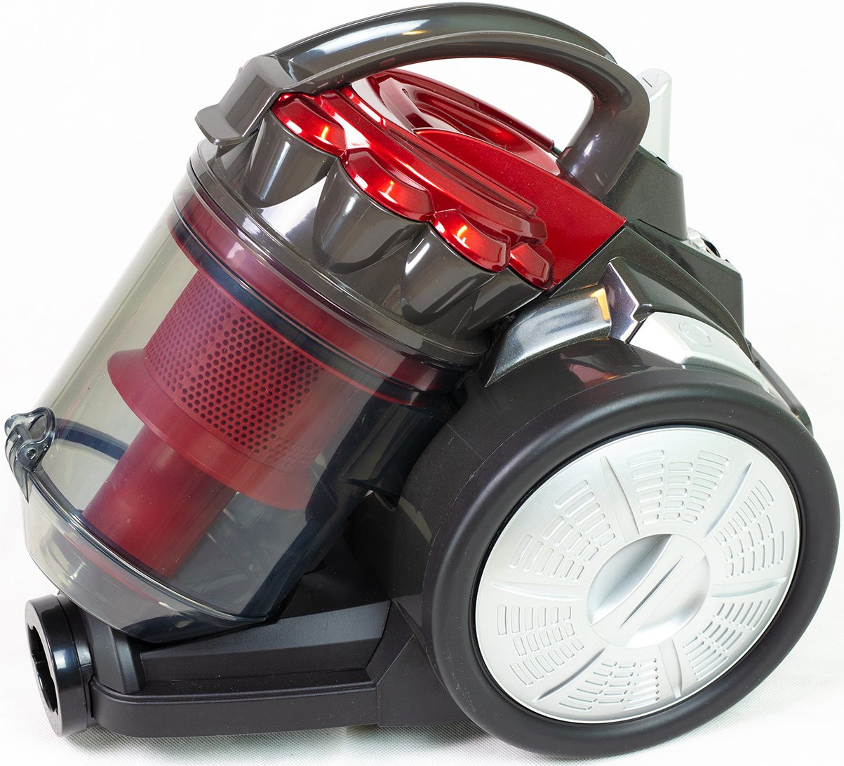 Aspirateur noir et rouge sur fond blanc. Il possède un réservoir à poussière transparent et une poignée.