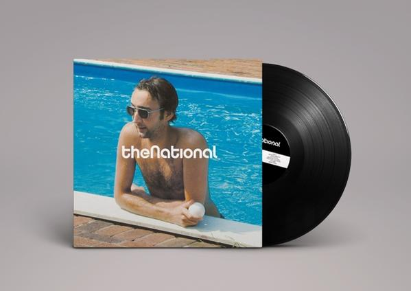 Albumcover eines Mannes mit Sonnenbrille, der am Beckenrand sitzt, mit dem Namen der Band.