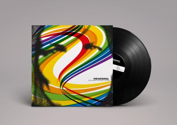 Vinylplaat naast een kleurrijke albumhoes met abstracte kunst.