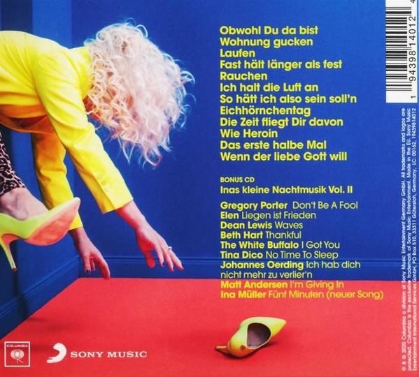 CD-Cover-Rückseite. Frau in Gelb, weißer Text und Songtitel gelistet. Zwei Schuhe unten.