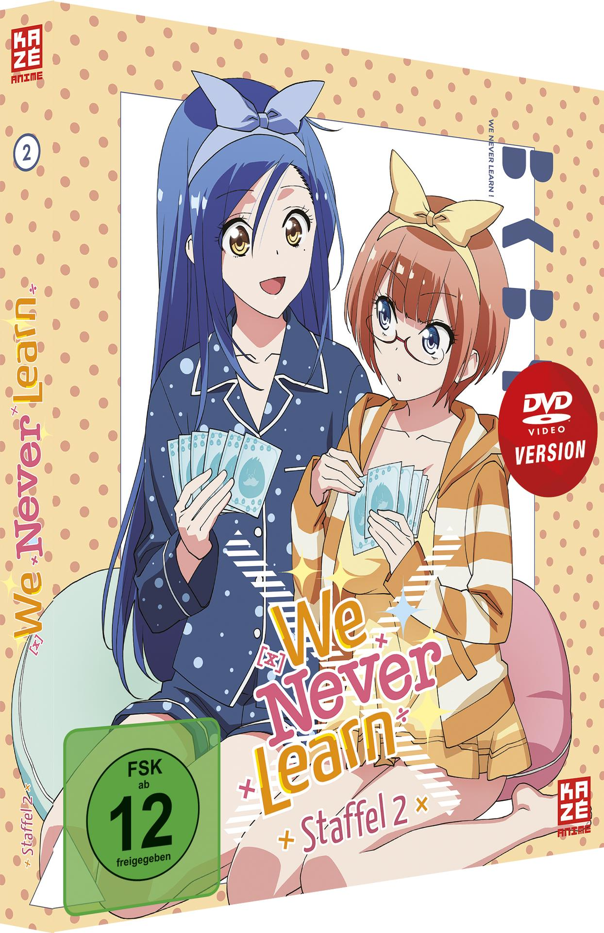 Anime-DVD-Hülle: Zwei Mädchen im Pyjama halten Karten. Der Titel lautet "We Never Learn" auf Japanisch und Englisch.