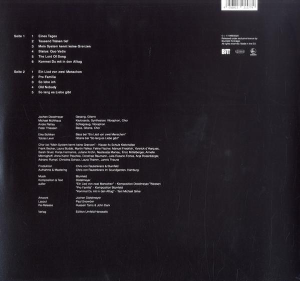 Schwarzes Albumcover mit Titelliste und Credits. Weißer Text auf schwarzem Hintergrund.