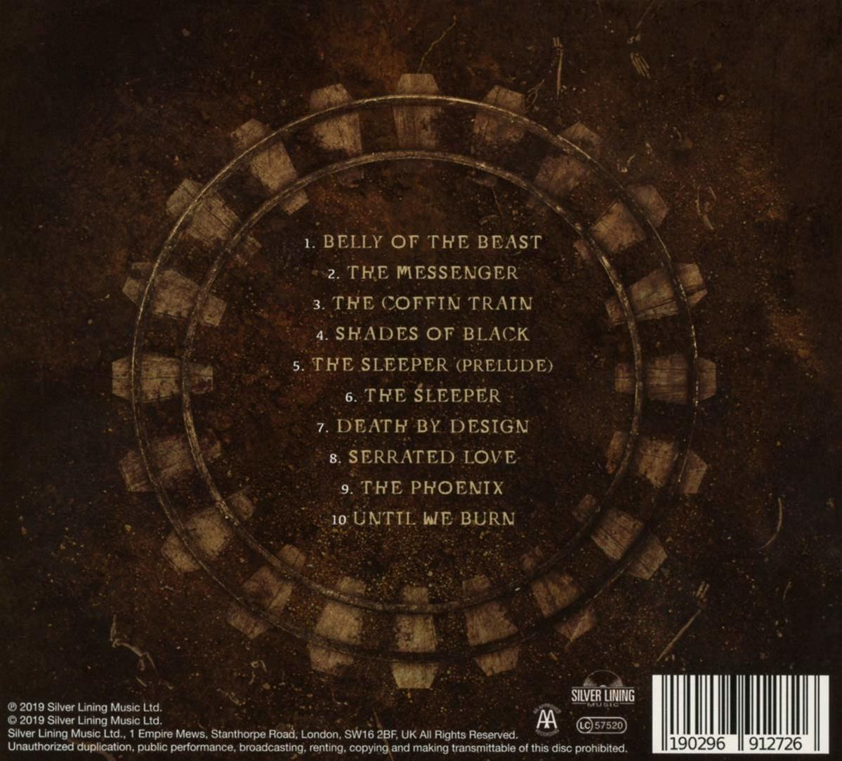 Die Rückseite einer CD-Hülle. Sie zeigt die Titelliste, den Künstlernamen und ein kreisförmiges Designelement.