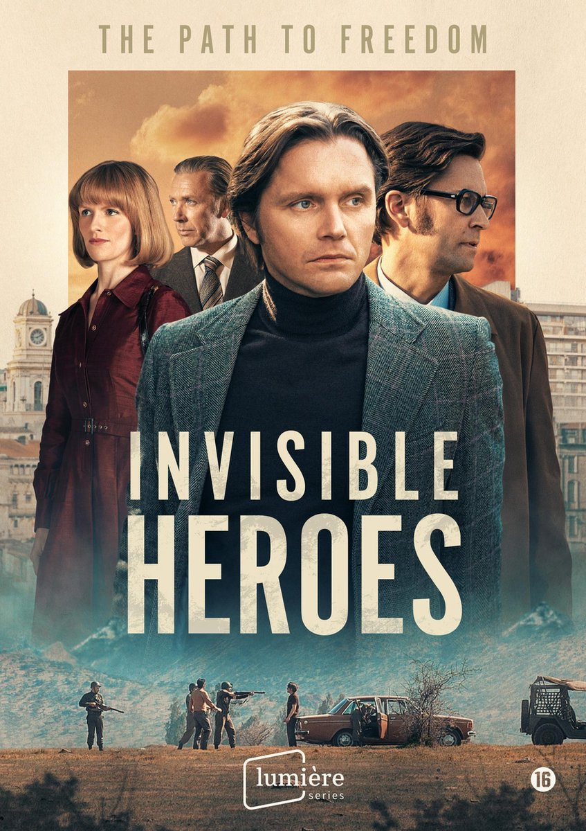 Couverture du DVD Invisible Heroes. Hommes et femmes au premier plan. Un paysage urbain en arrière-plan.