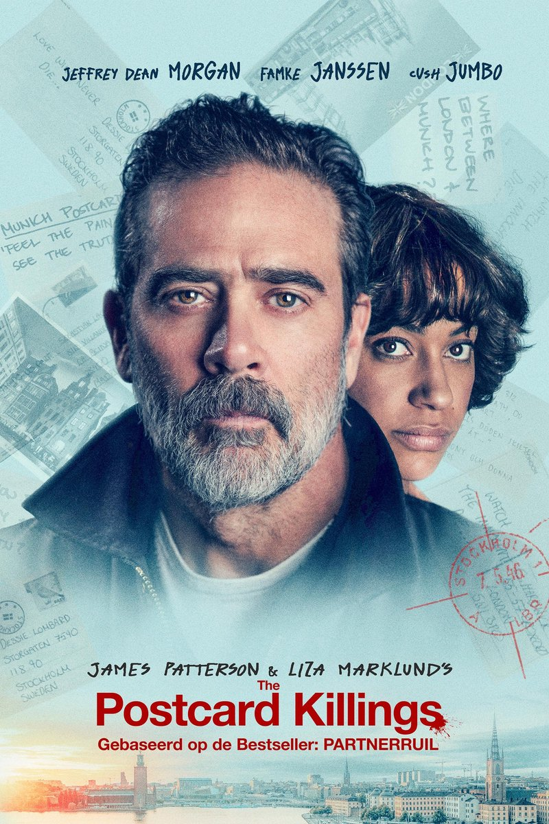 Filmposter voor The Postcard Killings. Met Jeffrey Dean Morgan en Famke Janssen met tekst en ansichtkaarten.