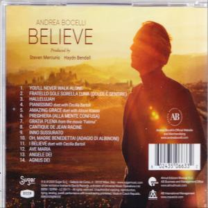 Andrea Bocelli 'Believe' CD-jének hátlapja, egy férfi sziluettjével.