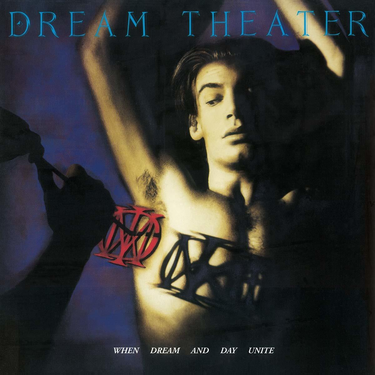 Dream Theater albumborító. Tetovált férfi, akit festenek.