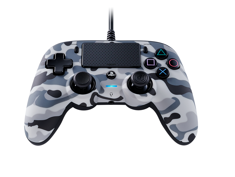 Een camouflagemotief gamecontroller met knoppen en een joystick, zwarte achtergrond.