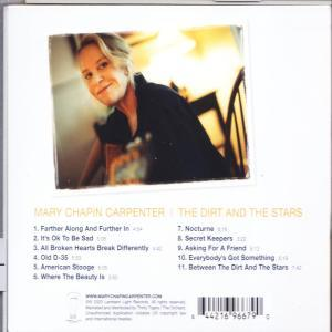 Rückseite der CD 'The Dirt and the Stars' von Mary Chapin Carpenter mit Titelliste.