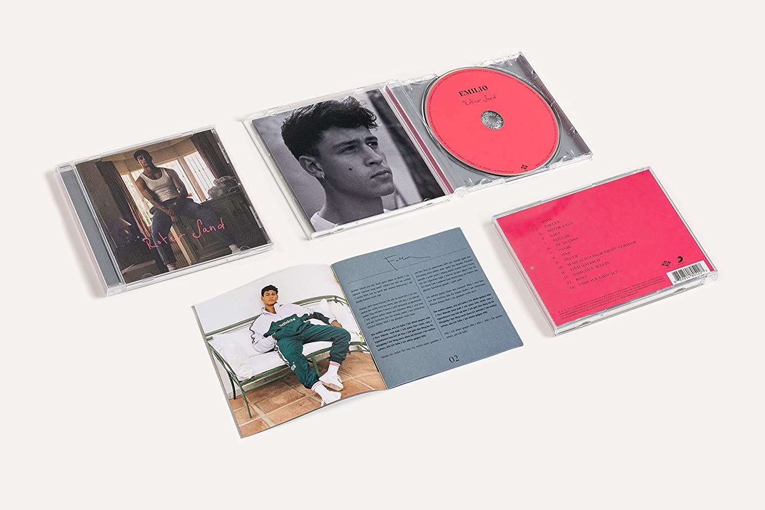 CD-Hülle mit einem Männerbild, geöffnet mit CD und Broschüre.