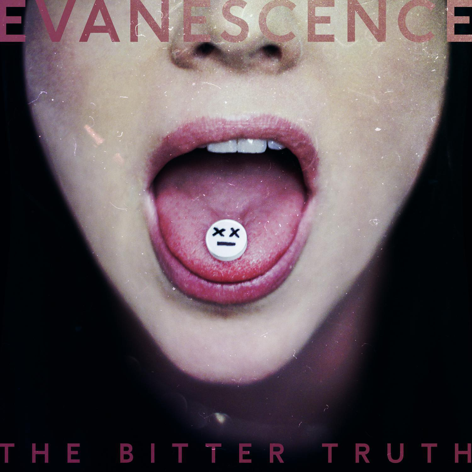 Mund geöffnet mit Pille auf der Zunge. Der Bandname 'EVANESCENCE' steht oben.