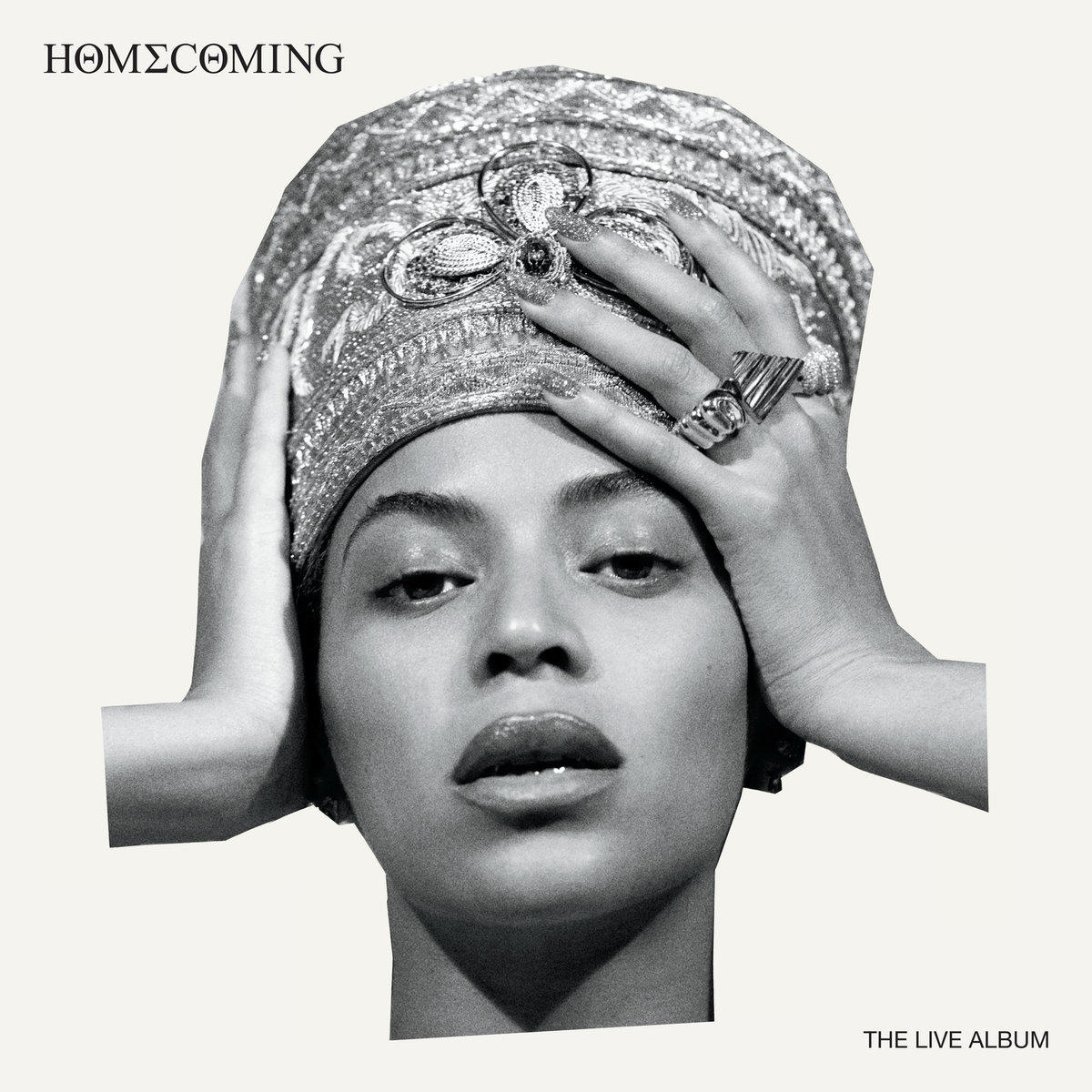 Beyoncé a 'HOMECOMING' borítóján. Ékszeres fejdíszt visel.