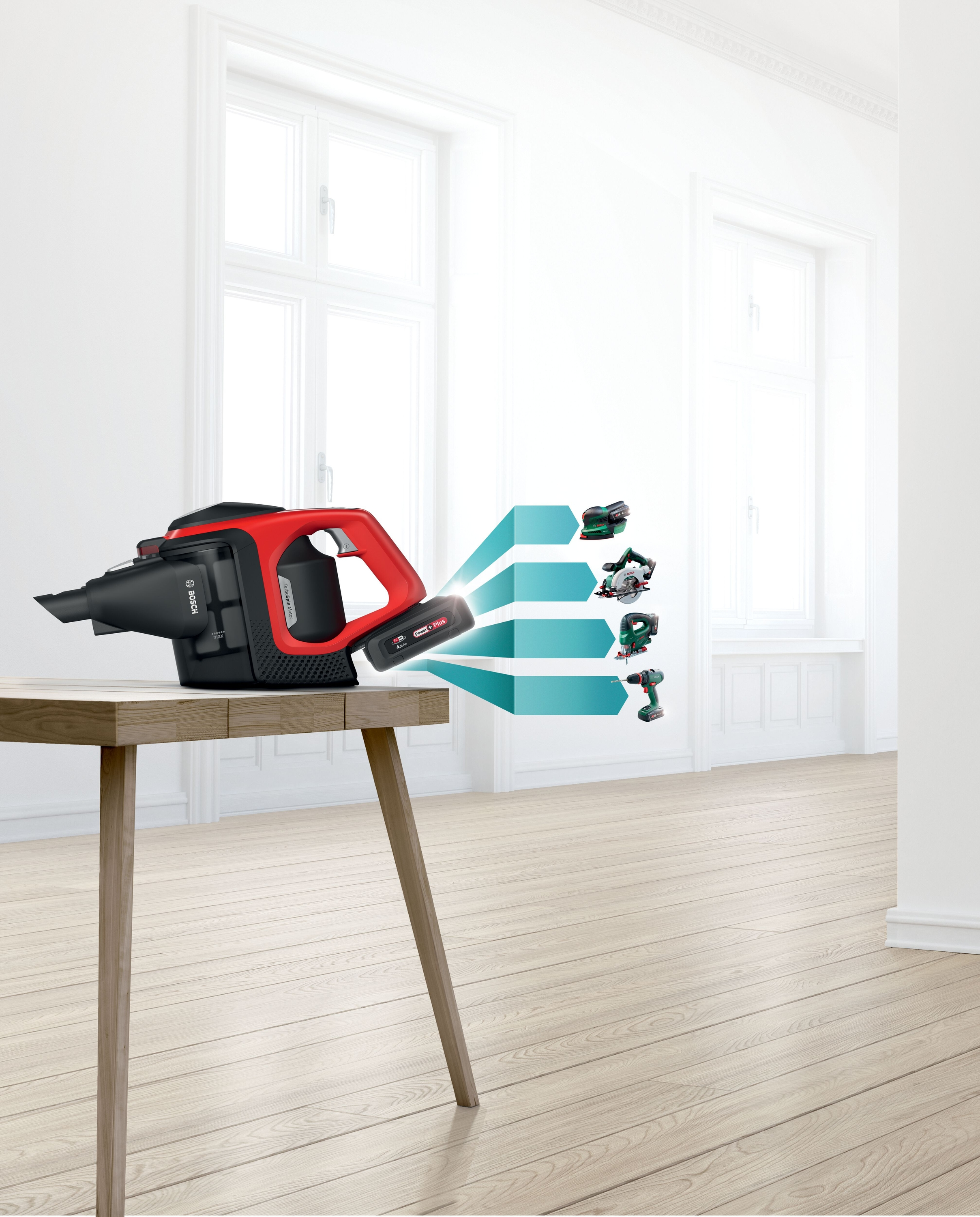 Akku-Staubsauger mit anderen Werkzeugen. Werkzeuge werden durch Pfeile hervorgehoben.