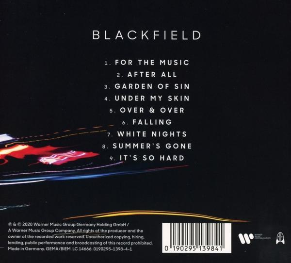 CD-Rückseite mit Titelliste auf dunklem Hintergrund.