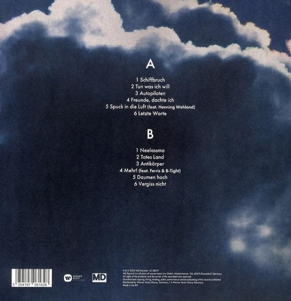 Albumcover mit Wolken und Text, einschließlich einer Titelliste auf der linken Seite.