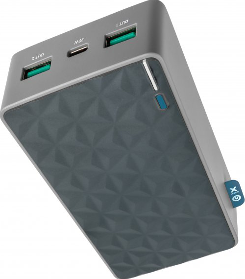 Une batterie externe grise avec deux ports USB, un port USB-C et une surface texturée sur fond blanc.