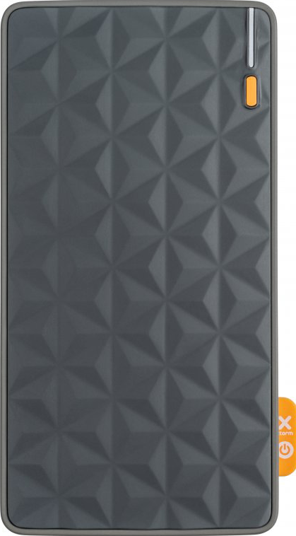 Dunkelgraue Powerbank mit strukturierter Oberfläche. Oranger Knopf. Weißer Hintergrund.