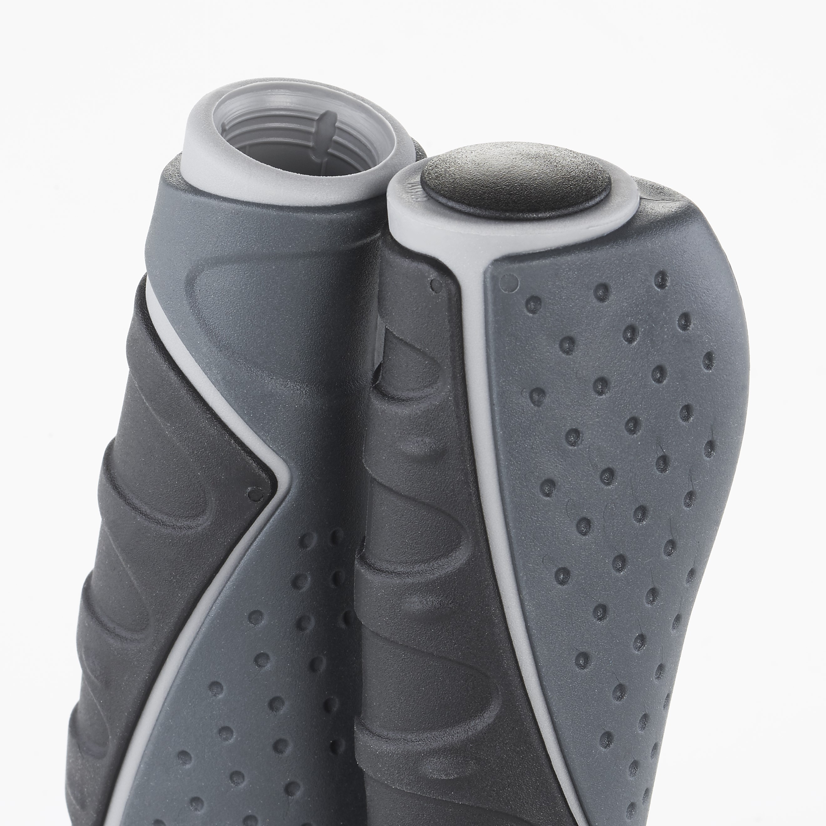 Paar Fahrradlenkergriffe, schwarz und grau. Strukturierte Oberfläche mit zylindrischem Design.
