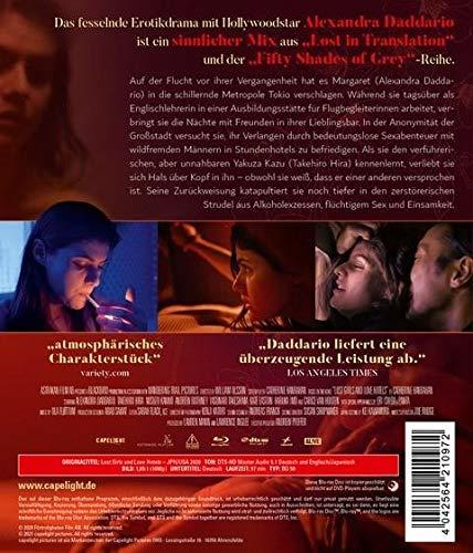 Die Rückseite eines Films. Eine Frau raucht eine Zigarette. Der Titel lautet Lost in Translation.