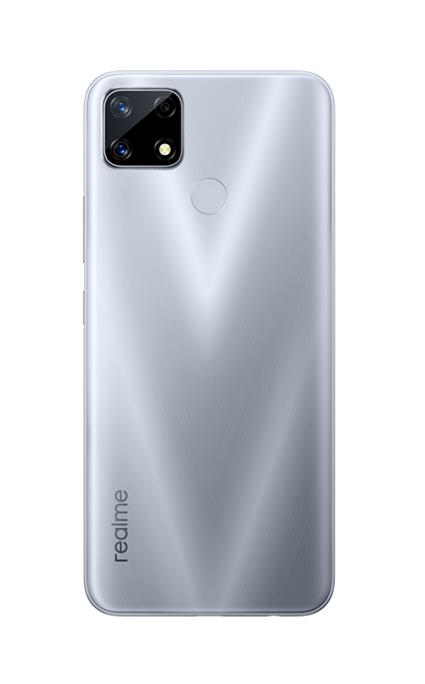 Smartphone plateado sobre fondo gris, vista trasera. Triple cámara, marca realme.