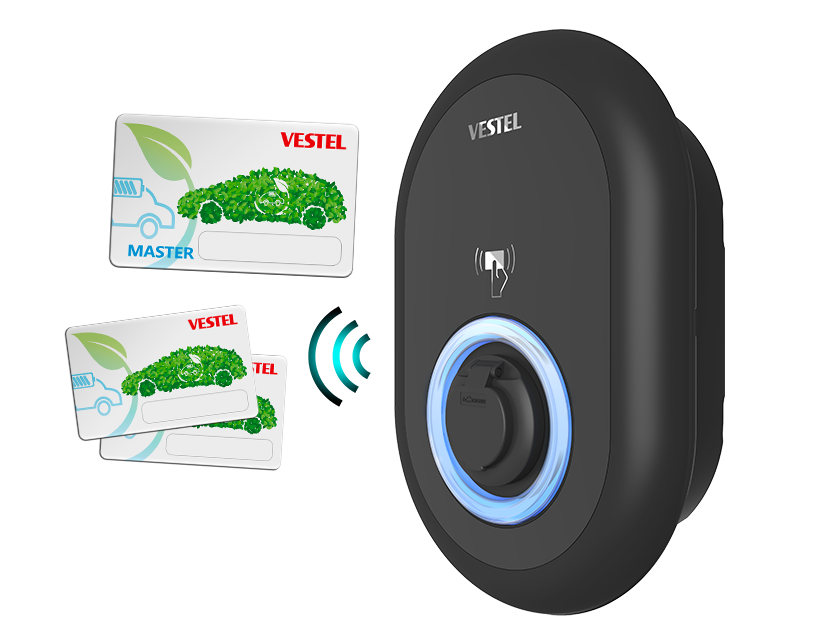 Schwarze Vestel-EV-Ladestation mit zwei EV-Ladekarten. Karten haben eine Autografik.