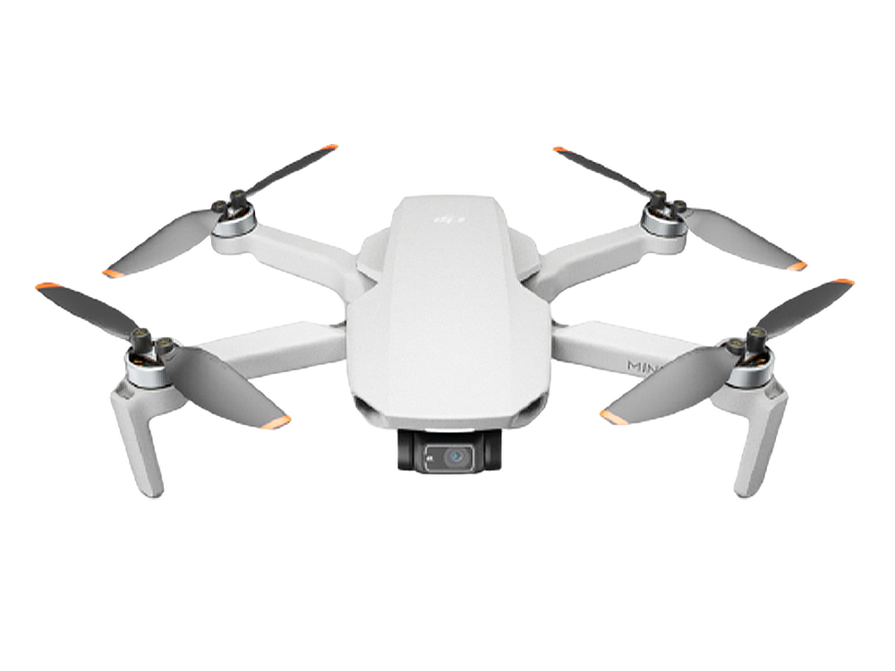 Dron blanco con cuatro hélices. Cámara negra al frente. Fondo negro.