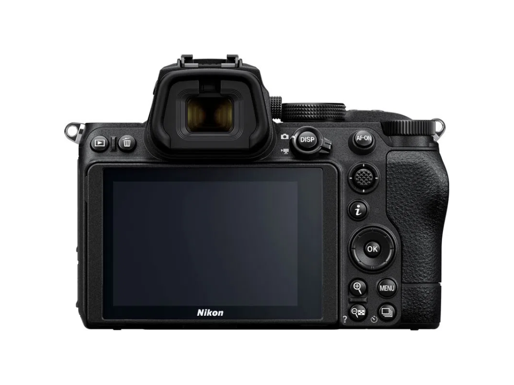 Parte trasera de una cámara Nikon negra. Pantalla LCD, botones y visor visibles.