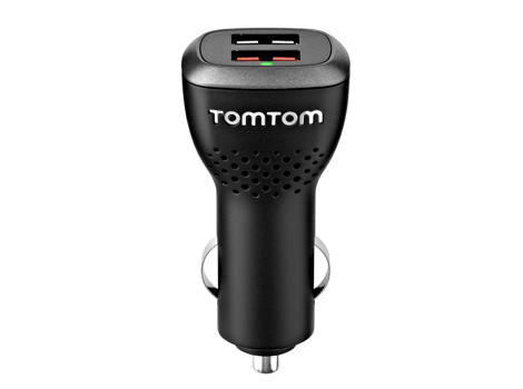 Ein schwarzes Autoladegerät mit zwei USB-Anschlüssen. Es ist ein TomTom-Produkt.
