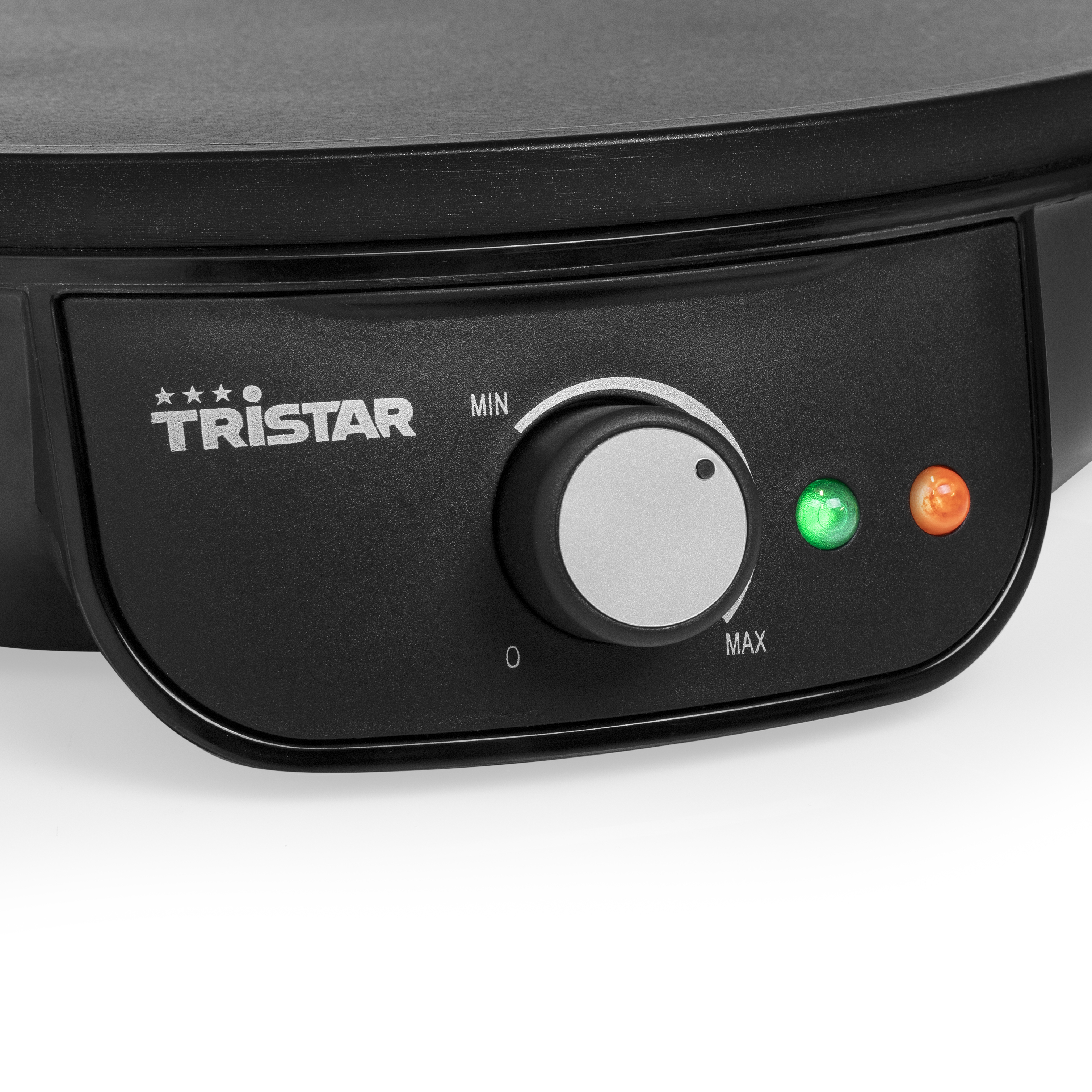 Nahaufnahme eines schwarzen Tristar Crêpe-Machers mit Drehknopf und grün/orangen Lichtern.