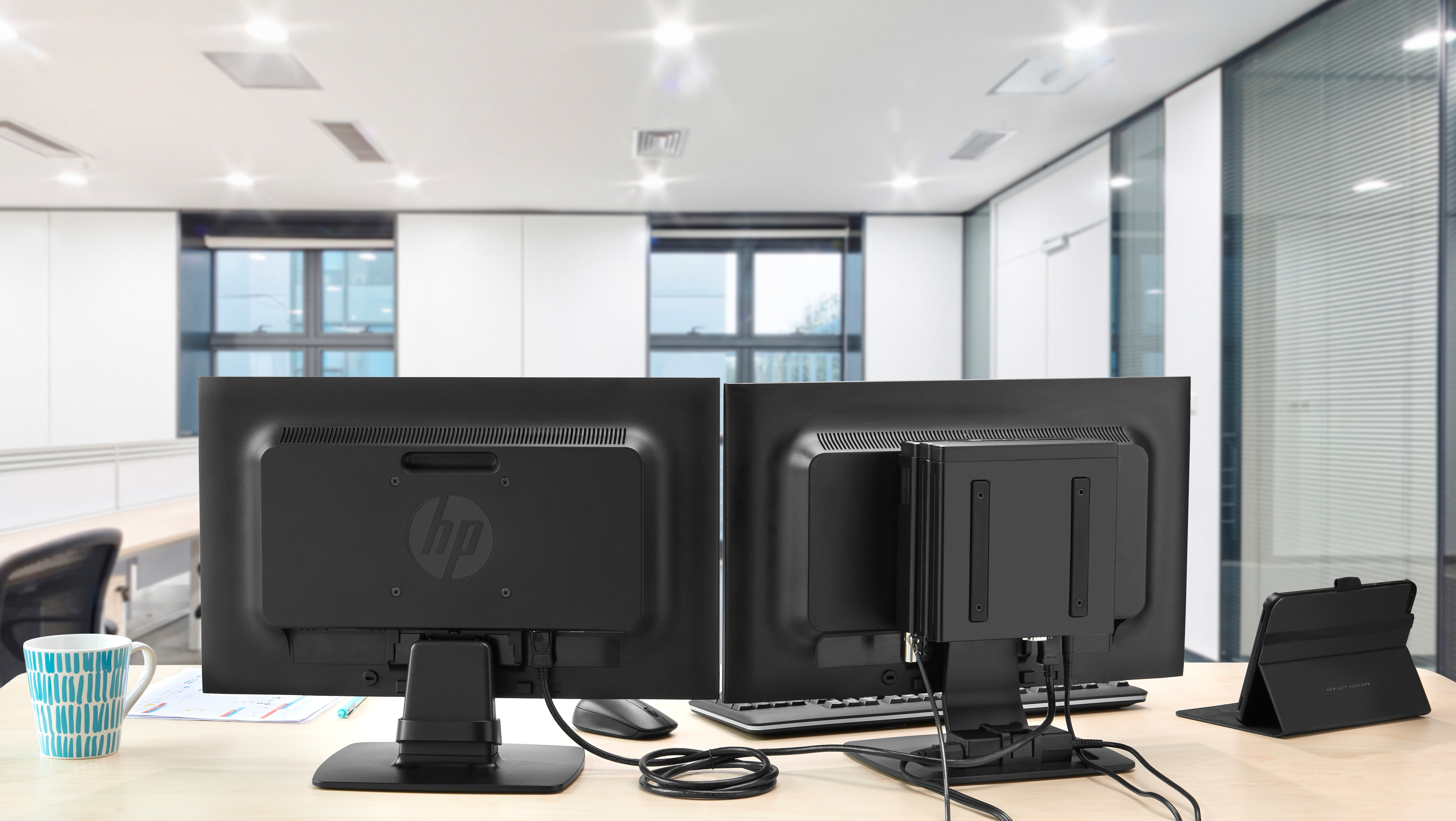 HP - B2B 260 G2 Desktop-Mini-PC - Intel® Core™ i3 i3-6100U - 8 GB - 1 TB