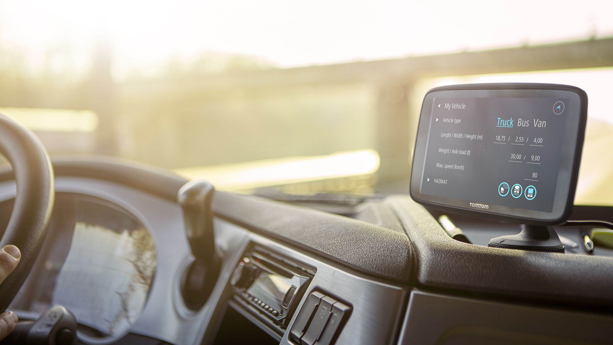 TomTom LKW Navigationsgerät GO Professional 520 (5 Zoll, Sonderziele und Routen für LKW, Stauvermeidung dank TomTom Traffic, Karten-Updates Europa, Updates über Wi-Fi, hochwertige Halterung)