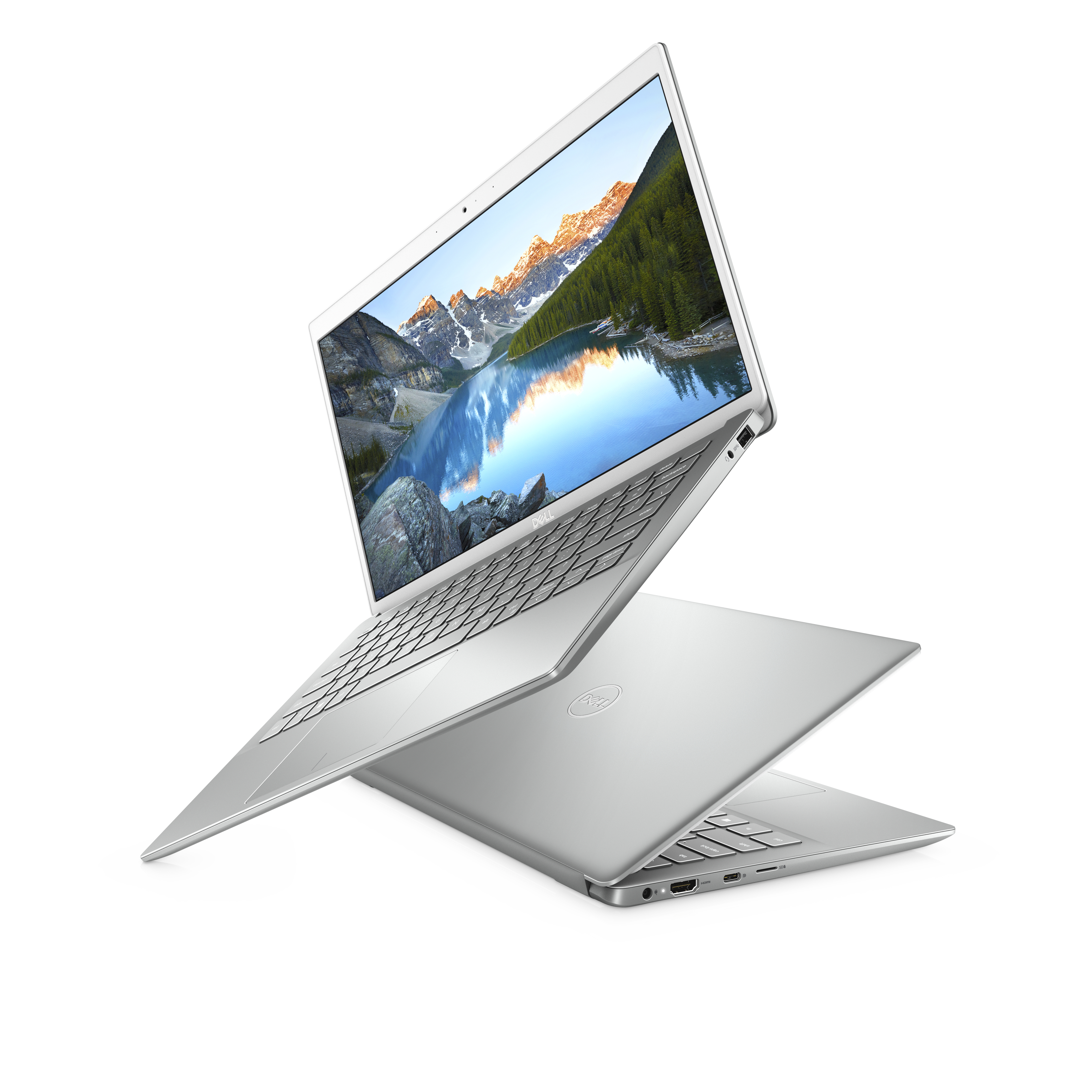 Silberner Laptop, erhöht, Bildschirm zeigt See und Berge. Weißer Hintergrund.
